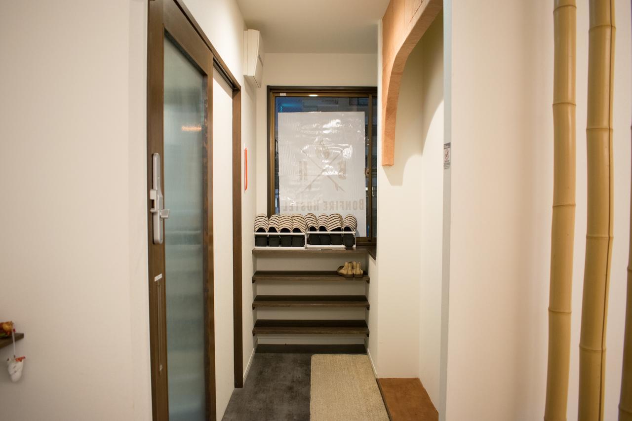 Bonfire Hostel Osaka Exteriör bild